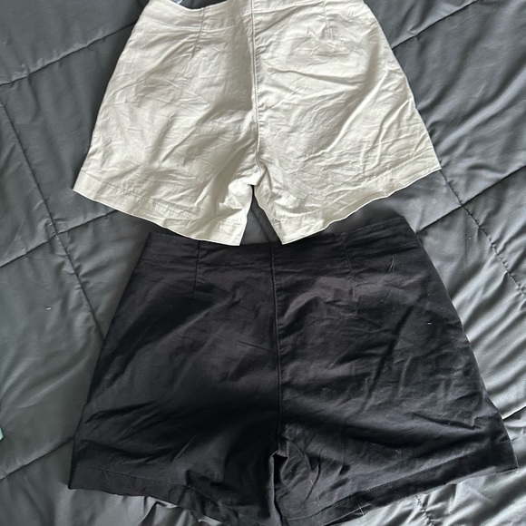 2x Pairs Nautica Ladies Shorts, Tan and Black, size 6 - Picture 4 of 4